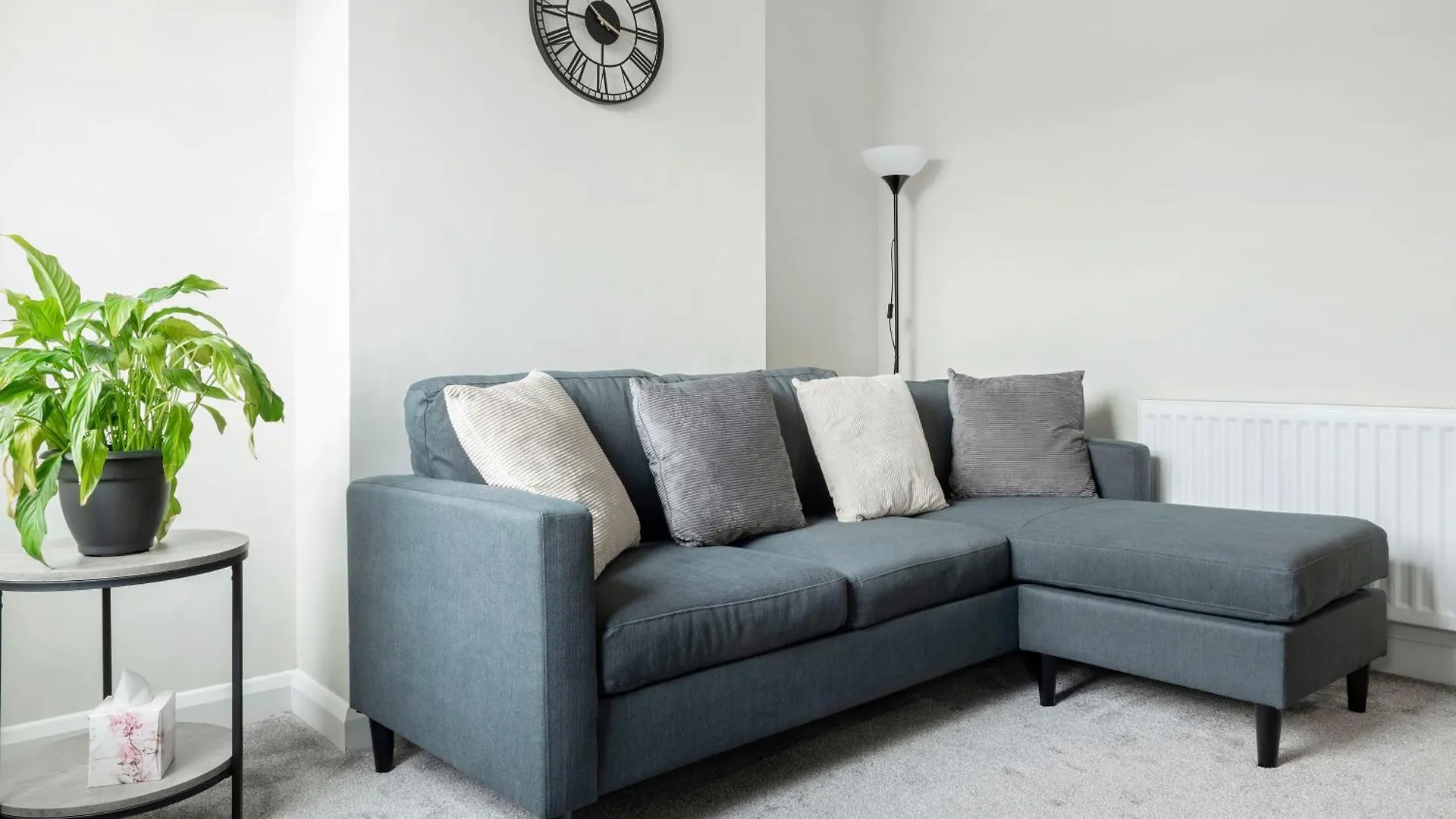 Lovely 2 Bedroom House - Free Parking - Accommodation Near Qmc Hospital & University Of Nottingham - Suitable For Short Stays & Long Stays