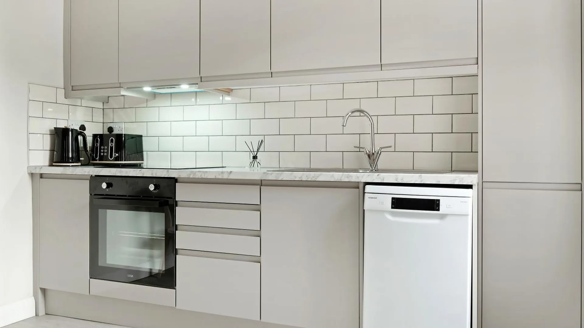 Holiday home Lovely 2 Bedroom House - Free Parking - Accommodation Near Qmc Hospital & University Of Nottingham - Suitable For Short Stays & Long Stays