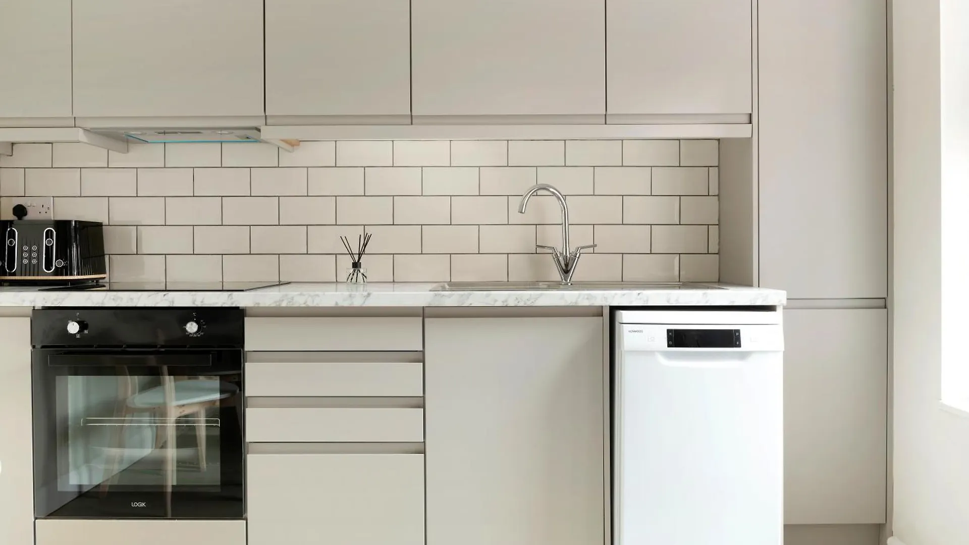 Lovely 2 Bedroom House - Free Parking - Accommodation Near Qmc Hospital & University Of Nottingham - Suitable For Short Stays & Long Stays 0*,
