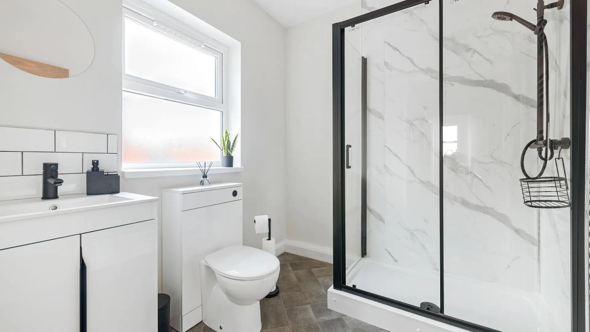 Holiday home Lovely 2 Bedroom House - Free Parking - Accommodation Near Qmc Hospital & University Of Nottingham - Suitable For Short Stays & Long Stays